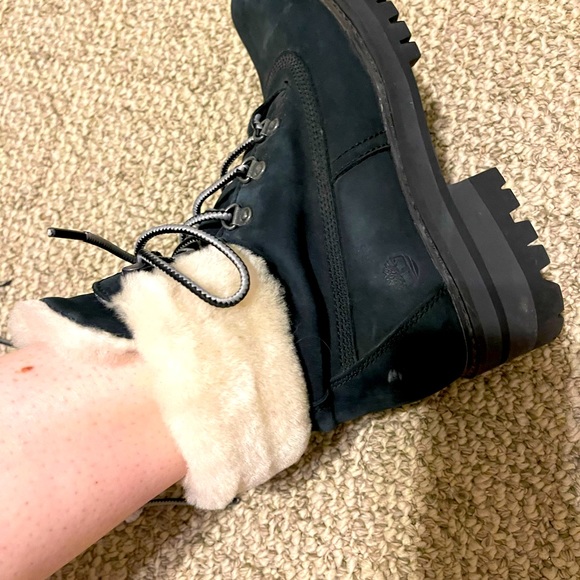 Timberland navy genuine suede & shearling fur boots - Picture 15 of 16